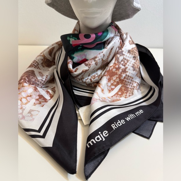 New-MAJE
Erose Large Silk Scarf In Multicolor - Picture 4 of 16
